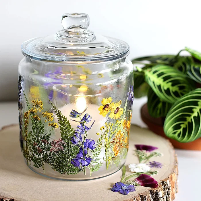candle jar with dried flowers
